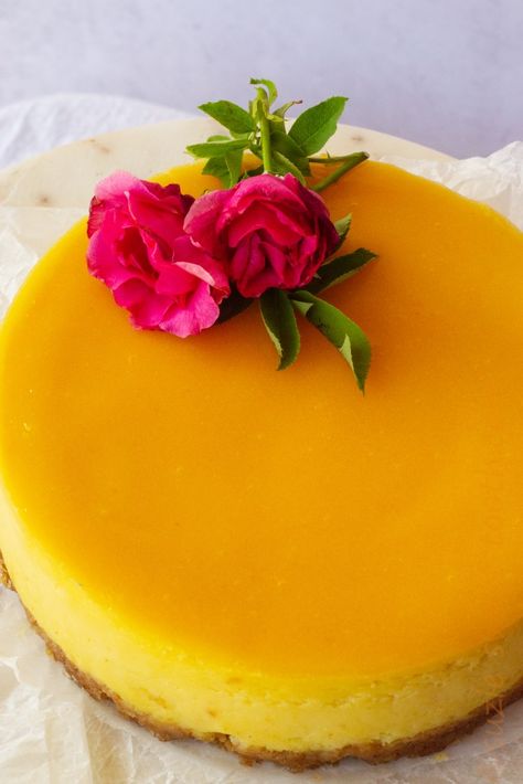 Passionfruit Curd Cheesecake, Baked Passionfruit Cheesecake, Passionfruit Puree Recipes, Lilikoi Cheesecake Recipes, Passion Fruit Cheesecake Recipe, Cheesecake Without Crust, Cheesecake Unique, Fun Cheesecake, Passion Fruit Cheesecake