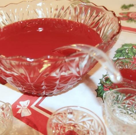 1950s Christmas Dinner, 1950s Holiday Party, 50s Holiday Party, 1960s Christmas Party, 60s Christmas Party, Retro Christmas Party Food, Vintage Christmas Food, Retro Christmas Food, 60s Christmas Aesthetic