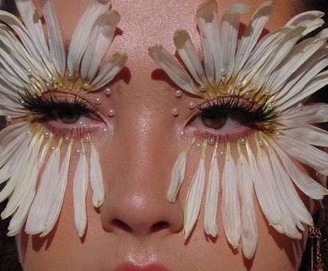 Flower With Eye, Iconic Makeup, Flower Makeup, Smink Inspiration, Foto Tips, Editorial Makeup, Her Eyes, Creative Makeup, Pretty Makeup