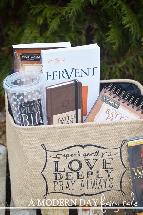 Marriage Retreat Gift Ideas, Spiritual Gift Basket Ideas, Marriage Retreat Goody Bags, Bible Gift Basket Ideas, Christian Basket, Christian Gift Basket Ideas, Bible Gift Basket, Bible Study Basket, Bible Journaling Gift Basket