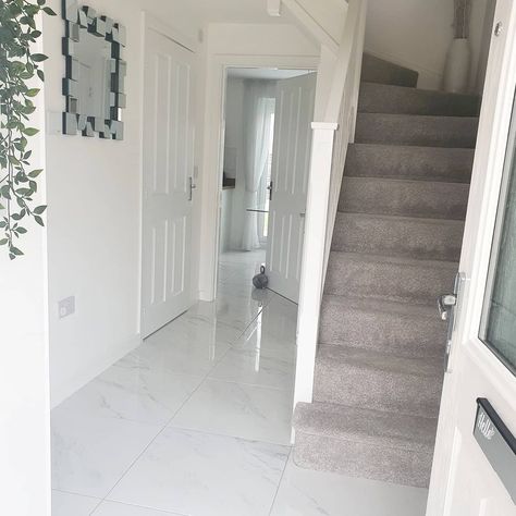 Zoe 💕 on Instagram: “It looks a bit bare in here but I kinda like it... It's definitely not the biggest entrance but having a hallway was high up on our tick…” Tiled Floor Hallway, Tiled Entrance Hall, White Floor Tiles Living Room, White Tiles Living Room, Hallway Tiles, White Marble Tile Floor, Hallway Tiles Floor, Stairs Colours, Hall Tiles