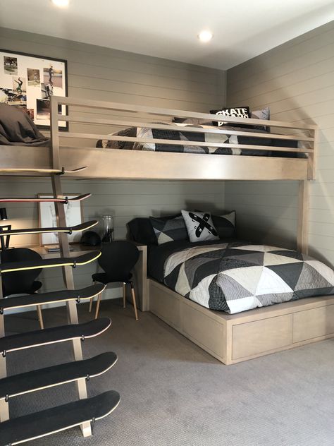 Modern Bunk, Bunk Bed Rooms, Bunk Beds Built In, Boys Bedroom Makeover, Built In Bunks, Bunk Rooms, Bunk Bed Designs, Bedroom Setup, Bunk Room