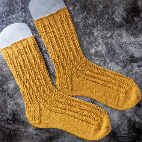 Easy Sock Knitting Pattern, Free Sock Knitting Patterns, Sock Yarn Knitting Patterns, Sheep Knitting Pattern, Sock Knitting Pattern, Knitted Socks Free Pattern, Cable Knit Socks, Advanced Knitting, Cable Knitting Patterns