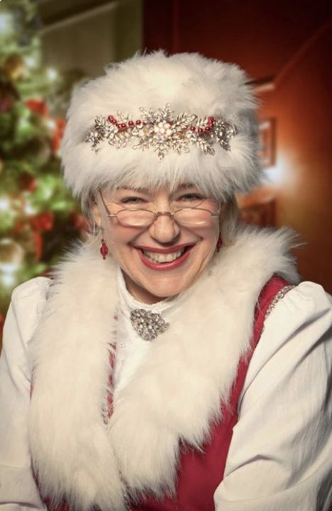 Mrs Claus Hat, Mrs Clause Costume For Women, Mrs Claus Hairstyle, Diy Mrs Claus Costume, Santa Claus Outfit Woman, Mrs Claus Makeup, Mrs Clause Costume, Mrs Santa Claus Costume, Make Santa Claus