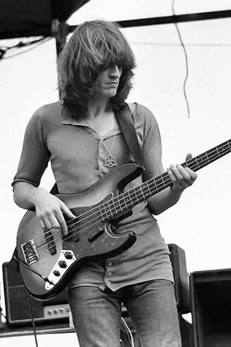 John Paul Jones John Paul Jones Led Zeppelin, Led Zeppelin Iv, Charmed Tv Show, Bass Guitarist, John Paul Jones, John Bonham, Led Zep, Musica Rock, Jimmy Page