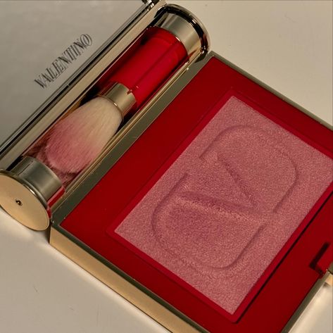 #giftedbyvalentinobeauty Born in Roma Eye2Cheek Eyeshadow & Blush @valentino.beauty #IHCxEye2Cheek Valentino Makeup, Valentino Beauty, Born In Roma, Inspiration Tattoos, June 1, Makeup Routine, Blush, Makeup, 10 Things