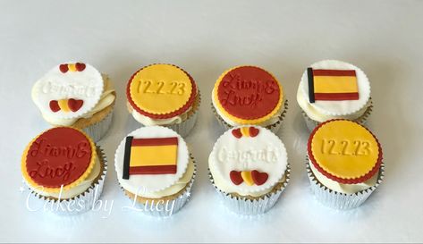 Engagement cupcakes Spanish themed Spanish Cupcakes, Soccer Cupcakes, Engagement Cupcakes, Spain Soccer, Theme Cupcakes, Cute Cat Drawing, Presents For Teachers, Themed Cupcakes, Cat Drawing