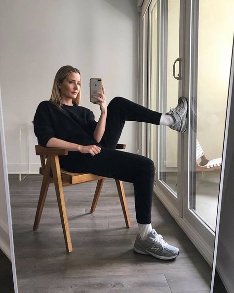 Gray Sneaker Outfits Women, New Balance 990 V5 Outfit, Grey Sneakers Outfit, Black Summer Outfits, Zapatillas New Balance, Grey New Balance, New Balance Outfit, Sneaker Outfits Women, Sneaker Outfits