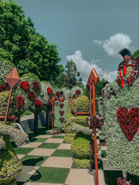 Alice In Wonderland Themed House, Alice In Wonder Land Aesthetic, Wonder Land Aesthetic, Heartslabyul Aesthetic, Alice In Wonderland House, Taylor Swift Wonderland, Alice In Wonderland Theme Party, Alice In Wonder Land, Alice In Wonderland Decor