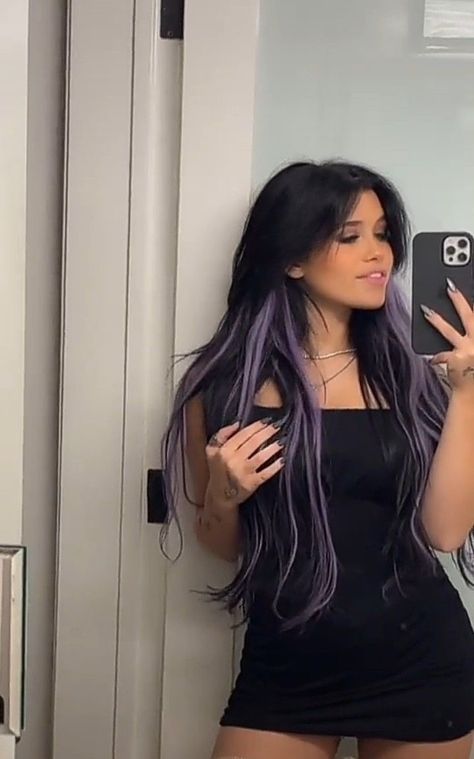 Purple And Black Hair, Hair Color Underneath, Creative Hair Color, Hair Streaks, Dyed Hair Inspiration, Hair Tips Video, Nessa Barrett, Hair Color Purple, Pretty Hair Color