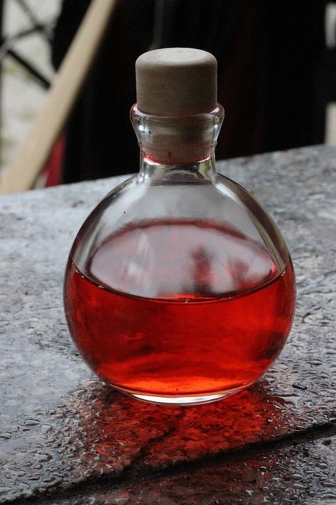 Blood Magick, Frankincense Benefits, Cumpleaños Harry Potter, Elixir Of Life, Raspberry Vodka, Essential Oils For Skin, Frankincense Essential Oil, Potion Bottle, Color Studies