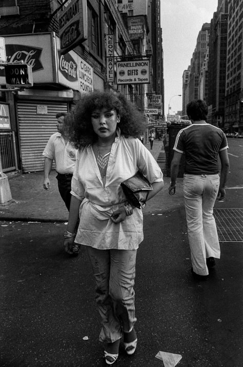 80s Street Photography, Bruce Gilden Photography, New York In The 70s, 1980s Photos, 80s New York, Bruce Gilden, 1980s Nyc, 1980s New York, Dangerous People