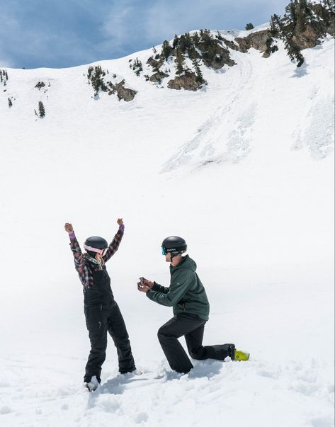 Ski Proposal Engagement, Skiing Proposal, Proposal In The Snow, Ski Proposal, Proposal On Mountain, Snow Proposal, Ski Resort Proposal, Skiing Wedding, Ski Photos