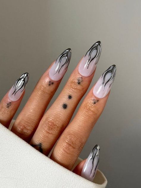 White Funky Nails, White And Chrome Nails, Milky Chrome Nails, White Base Nails, Silver Chrome Nails Designs, White Chrome Nails Designs, Silver Nail Art, White And Silver Nails, Milky Nails