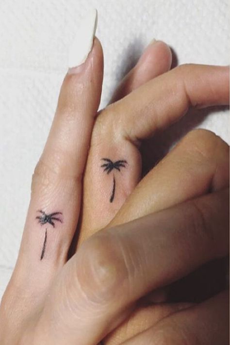 Finger Tattoo Ideas, Beachy Tattoos, Tiny Finger Tattoos, Hawaii Tattoos, Tattoo Tiny, Tattoo Mini, Travel Tattoos, Small Finger Tattoos, Finger Tattoo For Women