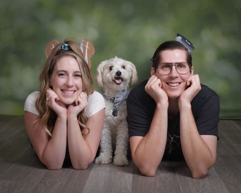 Awkward Family Photos With Cat, Cheesy Family Portraits, Old Jcpenney Portraits, Awkward Family Photos With Dog, Pet Family Photos Christmas Cards, Jcpenney Family Pictures, Family Portrait With Cat, 90s Couples Photoshoot Funny, Funny Family Portrait Ideas