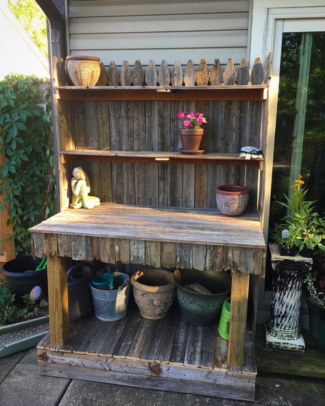 Projects With Leftover Wood, Wood Fence Planter Ideas, Repurposed Wood Fence Panels, Old Fence Panels Ideas, Fence Boards Projects, Diy Old Fence Wood Projects, Repurposed Fence Boards Diy, Left Over Wood Uses, Reclaimed Fence Boards Ideas