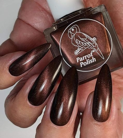 Metallic Nail Colors, Brown Nail Polish, Brown Nail, Magnetic Nail Polish, Brown Nails Design, Nagellack Trends, Fall Nail Trends, Magnetic Nails, Metallic Nails