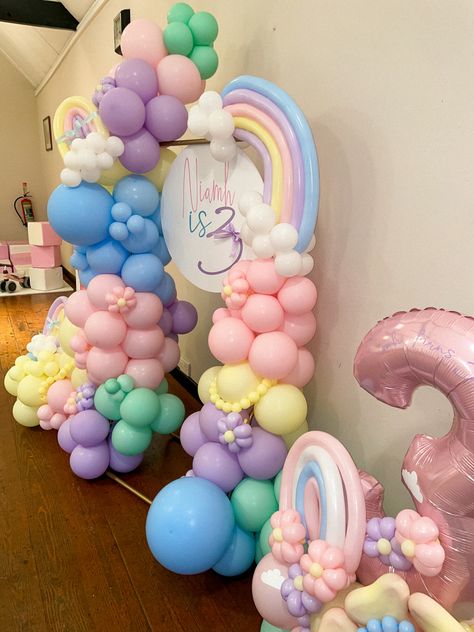 Third birthday balloon display, balloon stand 3rd Birthday Balloon Ideas, Birthday Balloon Ideas, 60th Birthday Balloons, Balloon Stand, Girls 3rd Birthday, 3rd Birthday Party, Balloon Display, Balloon Ideas, Balloon Stands