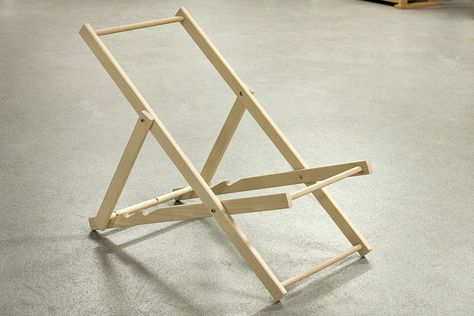 Dry fit the frame together Diy Sling Chair, Diy Foldable Chair, Diy Wood Folding Chair, Bushcraft Chair How To Make, Canvas Folding Chair, Beach Chairs Diy, Wood Chair Diy, Folding Beach Chair, Woodworking Chair