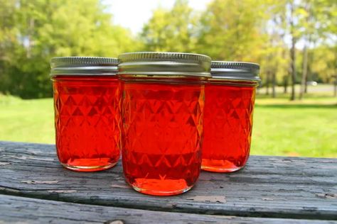 Candy Apple Jelly, Red Hots Candy, How To Make Candy, Baked Cinnamon Apples, Canning Jam, Apple Jelly, Homemade Jelly, Red Hots, Pepper Jelly