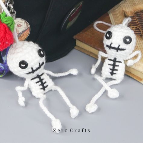 Crochet Halloween Skeleton, Skeleton Amigurumi Free Pattern, Crochet Skeleton Amigurumi, Halloween Ornaments Crochet, Skeleton Crochet Pattern Free, Crochet Skeleton Pattern Free, Crochet Halloween Keychain Pattern Free, Quick Halloween Crochet, Crochet Halloween Ornaments