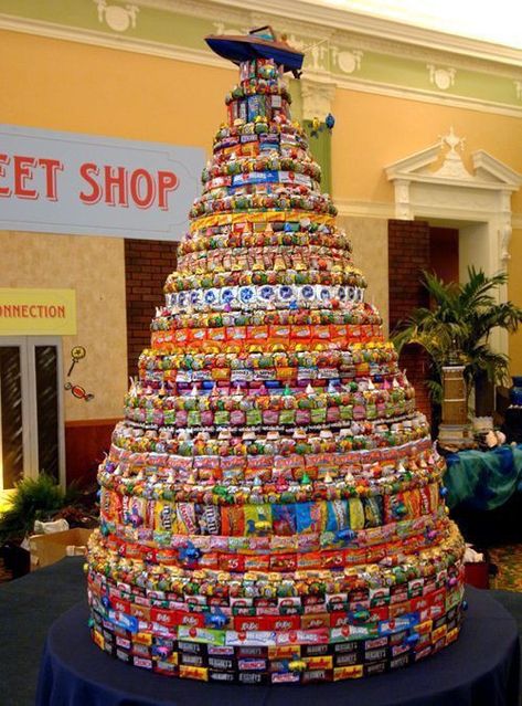 Chocolate Gummies, Candy Tower, Tower Cake, Candy Arrangements, Candy Gift Baskets, Candy Birthday Cakes, Bar Mitzvah Party, Candy Display, Table Bases