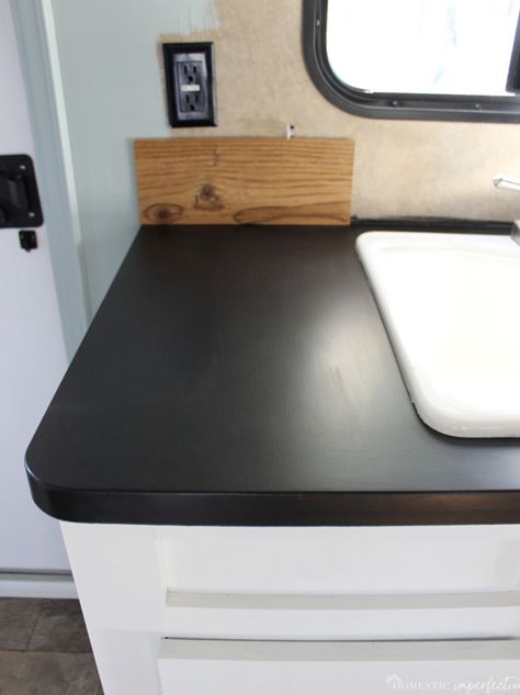 Painting Laminate Countertops Black, Easy Laminate Countertop Makeover, Glitter Kitchen Countertops, Chalk Paint Countertops, Cheap Countertop Ideas Diy, Countertop Redo, Painting Laminate Countertops, Painting Kitchen Countertops, Resurface Countertops