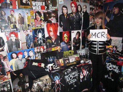 Scene Room Emo, Emo Bedroom, Alternative Subcultures, Scene Room, Mcr Memes, I Love Mcr, Fast Fashion Brands, Amazingphil, Emo Outfits