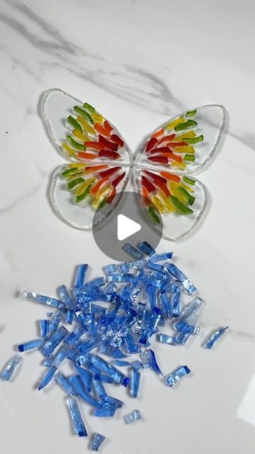 Fused Glass Ideas Tutorials, Fused Glass Art Ideas, Fused Glass Butterfly, Fused Glass Artist, Butterfly Mosaic, Fusing Glas, Glass Fusion Ideas, Glass Fusing Projects, Glass Butterfly