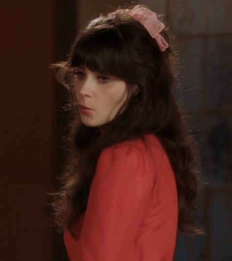 Jessica Day Hairstyle, New Girl Outfits Jessica Day, Jessica Day Icons, Jess Day Icon, Jess Day Hair, Jess New Girl Outfits, Jess New Girl Aesthetic, New Girl Icons, Twee Aesthetic Pfp