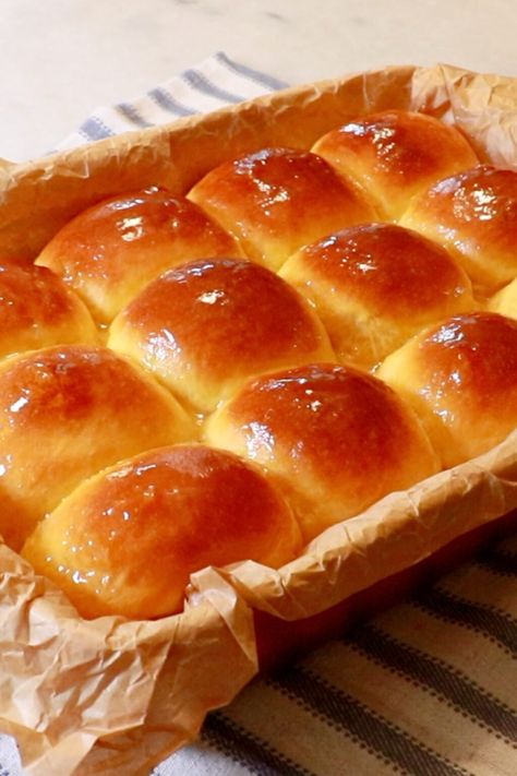 Try these perfectly moist and fluffy sweet potato dinner rolls for casual to special dinners! They are the perfect addition to your table. Sweet Potato Dinner Rolls Recipe, Sweet Potato Dinner Rolls, Potato Dinner Rolls Recipe, Potato Dinner Rolls, Sweet Potato Rolls, Sweet Potato Dinner, Freeze Sweet Potatoes, Plain Bread, Potato Rolls