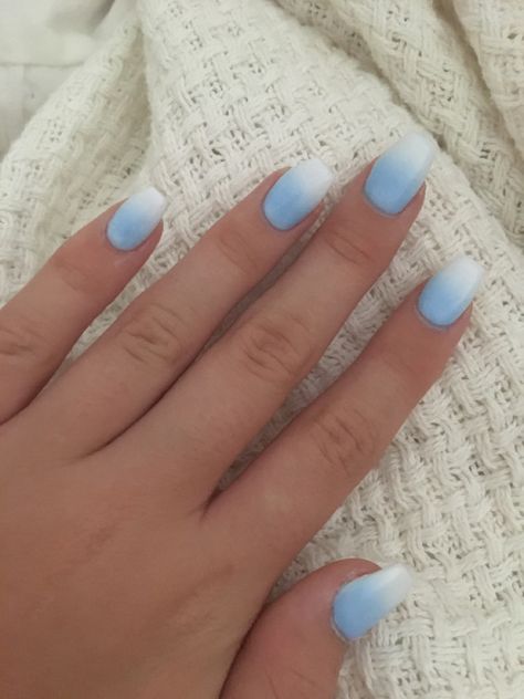 Blue And White Faded Nails, Blue To White Nails Ombre, White To Light Blue Ombre Nails, Nails Ombre Blue And White, Blue White Ombré Nails, White And Blue Dip Nails, Ambre Blue Nails, White And Blue Ombré Nails, Blue And White Ombre Nails Short