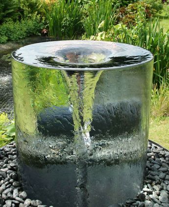 Clear glass vortex fountain-- and DIY instructions to make one. Vortex Fountain, Vortex Water, Taman Air, Backyard Water Feature, Water Features In The Garden, Have Inspiration, Garden Fountain, Garden Fountains, Water Feature