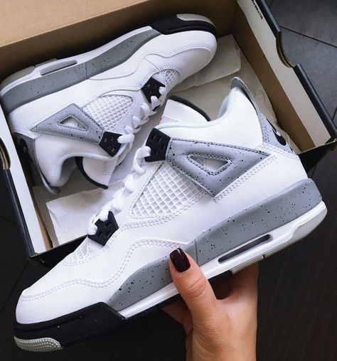 J4 Shoes, White Shoes Aesthetic, Virgo Style, Shoes Aesthetic, Sneakers Jordans, Air Shoes, Basket Style, Jordan Shoes Girls, Jordan Shoes Retro