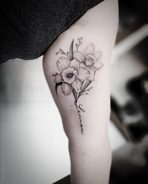 December Birthday Flower, December Birth Flower Bouquet Tattoo, Narcissus Flower Tattoo With Name, Narcissus Birth Flower Tattoo, December And May Birth Flower Tattoo, Narcissus Flower Tattoo Design, December Birth Flower Tattoo Narcissus And Holly, Narssicus Flower Tattoo, December Baby Tattoo Ideas