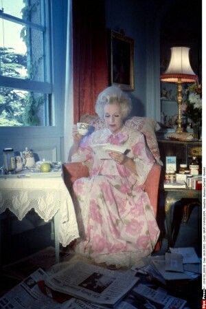 Barbara Cartland at home, Paris Match Barbara Cartland, Princess Diana Grave, Study In England, Are You Being Served, Spencer Family, Opulent Interiors, Hollywood Party, Grandmas House, Romance Novels