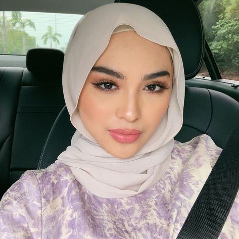 Sharifah Rose, Hijabi Makeup, Wearing Hijab, Islamic Things, Awek Tudung, Hijabi Style, Make Up Inspo, Pretty Faces