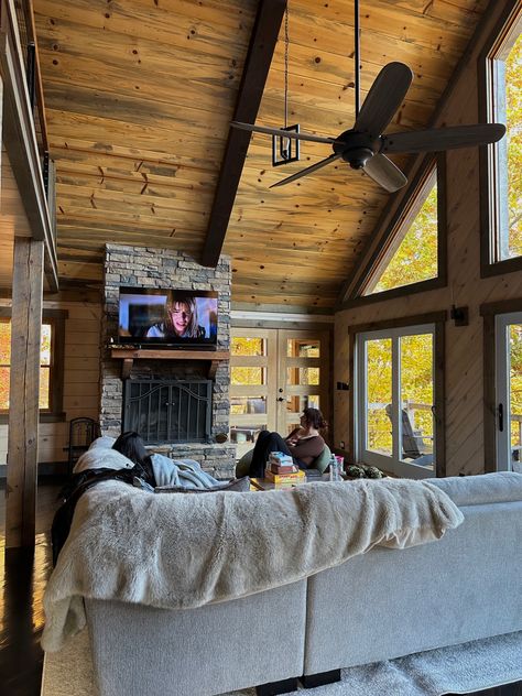 Lynsey Core, Lake House In The Mountains, Family Cabin Aesthetic, Cabin Camping Aesthetic, Cabin In Woods Aesthetic, Cabin In Woods, Foodie Aesthetic, Cabin Weekend, Cabin Vibes