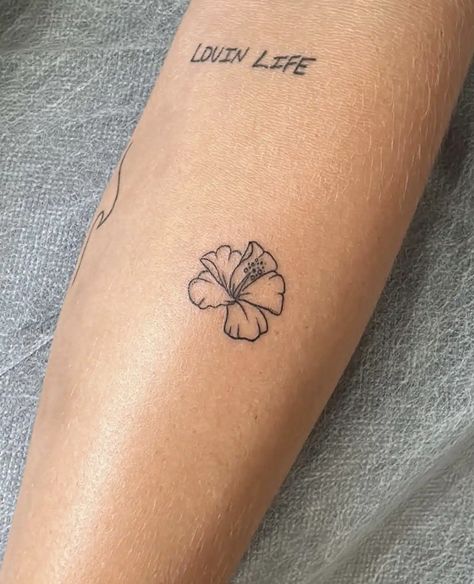 Dainty Hawaii Tattoo, Coastal Flower Tattoos, Summery Tatoos, Dainty Elegant Tattoos, Tattoo Ideas Female Beach Theme, Fineline Beach Tattoo, Florida Keys Tattoo, Beach Rib Tattoo, Beach Girl Tattoo Ideas