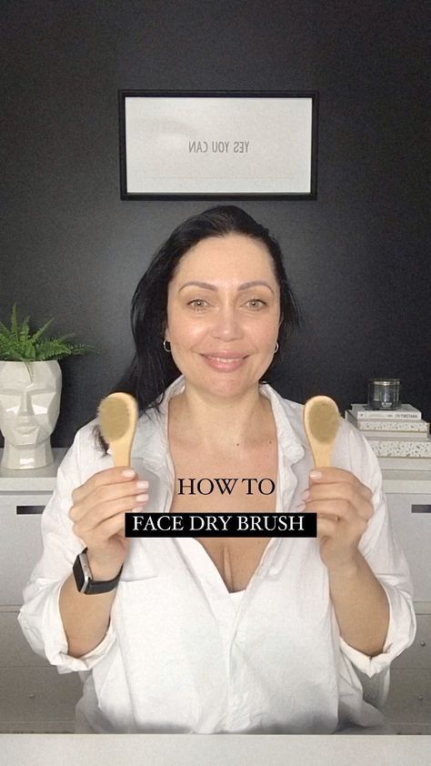 Dry Brushing Your Face, How To Dry Brush Face, Lymph Brushing, Dry Brushing Before And After, Dry Brushing Face, Facial Massage Techniques, Face Mapping, Glow Effect, Dry Brush