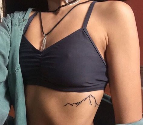 mountain tattoo line outline minimalist aesthetic Moutain Tattoos, Berg Tattoo, Minimalist Tattoo Meaning, Bauch Tattoos, Tattoo Line, Muster Tattoos, Tattoos Geometric, Парные Тату, Tattoos Skull