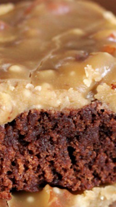 New Orleans Praline Brownies Recipe Cajun Brownies, Louisiana Desserts, Cajun Desserts, Praline Brownies, Cajun Christmas, Creole Food, Biscuits Diététiques, New Orleans Recipes, Creole Cooking