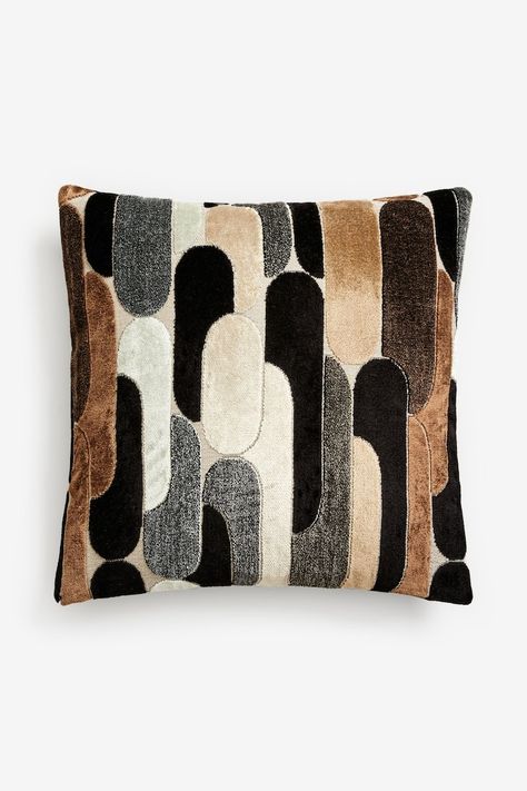 Cream Living Rooms, African Inspired Decor, Black And White Living Room, Living Room Cushions, Hallway Designs, Brown Cushions, Monochrome Color, Wall Decor Design, Black Sofa