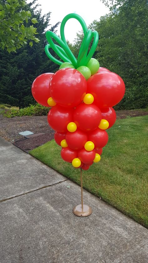 Strawberry #bibbitybobbityballoons Strawberry Balloon Column, Strawberry Balloon Bouquet, Strawberry Balloon Decor, Diy Strawberry Birthday Decor, Strawberry Balloon Garland, Diy Strawberry Decorations, Balloon Strawberry, Strawberry Balloon Arch, Strawberry Centerpiece Ideas