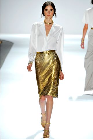 w11/sp12.  gold metallic trend, i am loving. Gold Skirt, Elie Tahari, Looks Chic, 여자 패션, Mode Vintage, Gold Dress, Looks Style, Gold Fashion, Look Chic