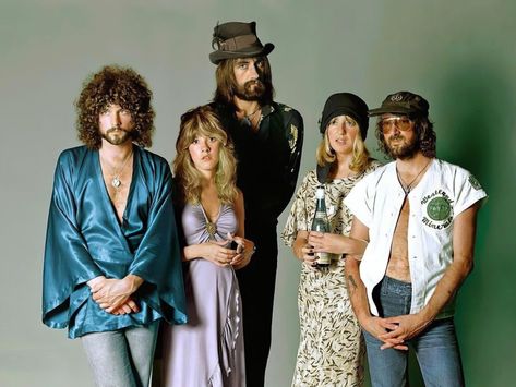 Rumours Album, Mick Fleetwood, Buckingham Nicks, Fleetwood Mac Rumors, Lindsey Buckingham, Stevie Nicks Fleetwood Mac, Party Photoshoot, Rock And Roll Bands, Jim Morrison