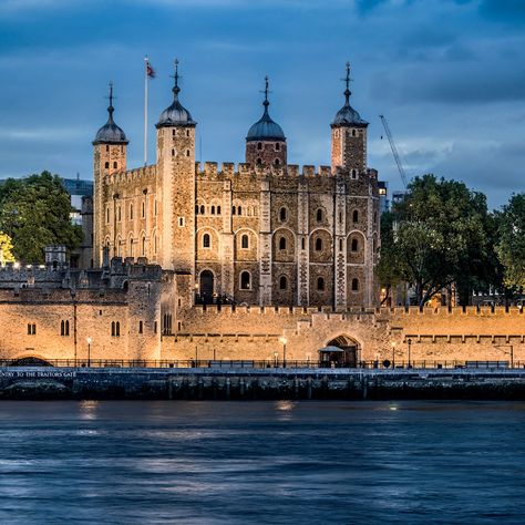 London Tower Of London, Tower Of London Photography, Tower Of London Aesthetic, London Images, London Wonders, Pictures Of England, London Painting, London Castles, London Tower