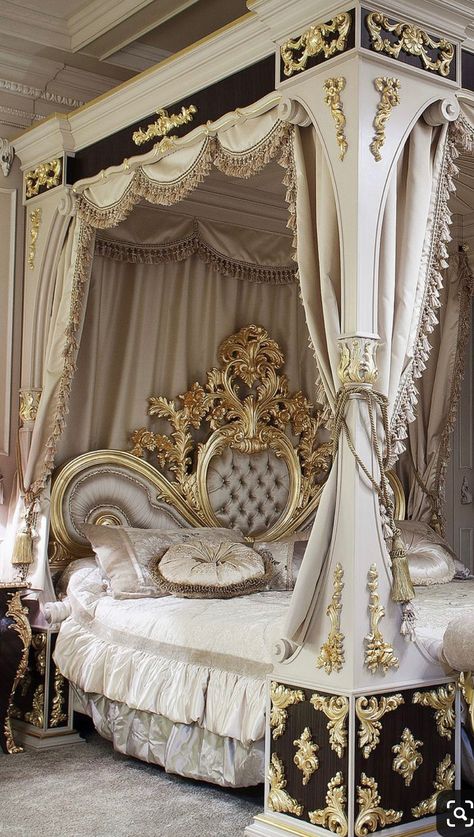 BEDROOM ♠️♠️♠️♠️♠️♠️♠️♠️ Royal Bedroom, Versace Home, Elegant Bedroom, Canopy Bed, Beautiful Bedding, Dream Rooms, Beautiful Furniture, Beautiful Bedrooms, Dream Bedroom