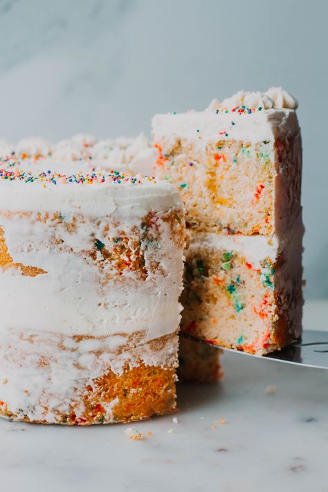 How to Make your Box Mix Confetti Cake Mix Bomb AF! The Sweet & Simple Kitchen Filling Salad Recipes, Funfetti Cupcakes, Marble Cake Recipes, Fancy Sprinkles, Birthday Cake Flavors, Confetti Cake, Vanilla Buttercream Frosting, Funfetti Cake, Sprinkle Cake